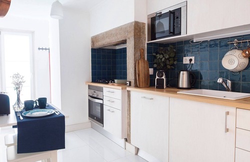 Santos Apartment | Bica 1 - Cordoeiros - Wonderful two bedroom apartment, fully renovated and decorated with lots of co