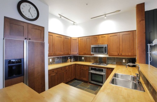 Ucluelet Condo | Big Beach Escape - Sleeps 6 - Pet Friendly!