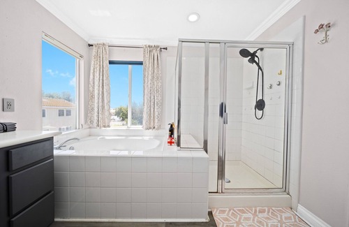 Eastvale Downs House | Big Bedroom/Quiet Neighborhood