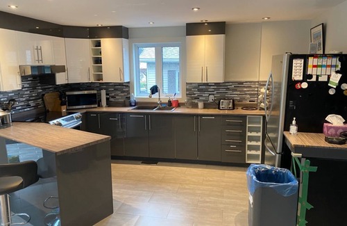 Brossard House | Big House 15min Montreal Dowtown Dream Family