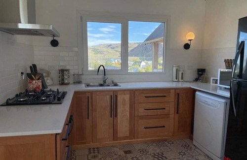 El Chalten House | Big house with amazing views, light for 7 people