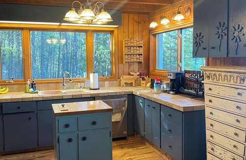 Whitefish House | Big Mountain Treehouse! Beautiful cabin home w/SPECTACULAR views of Lake