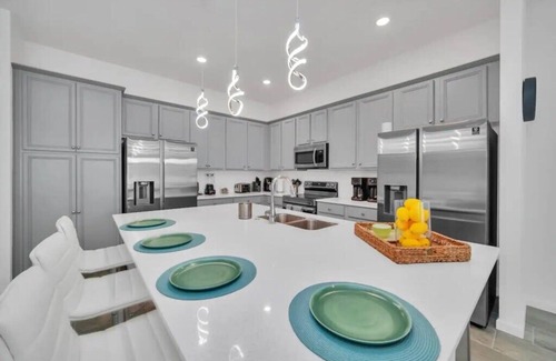 Kissimmee House | BIG OFFER BIG HOME : 12BR Home for 31 w/Pool & Cinema Near Disney!