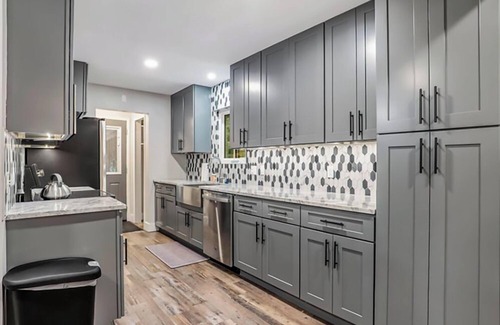 Canadian Lakes House | Big Red! Modern clubhouse with Hot Tub! Walking distance to Castle - 4 bedrooms