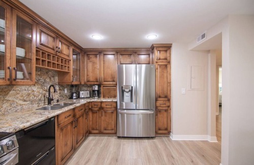 Squaw Peak Vista Apartment | Biltmore Chic Condo by Golf Course & Hiking Trails