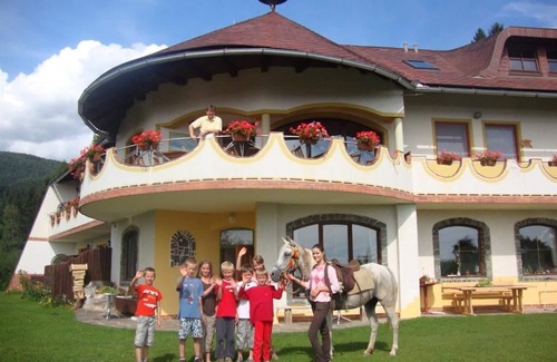Eberstein House | Bionest IV - Lehmbaudach-familienzimmer mit Balko - Biolandhaus Arche