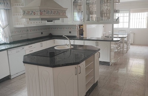 San Vicente del Raspeig Ski Chalet | Birch house