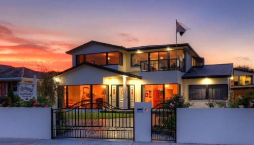 Devonport Apartment | Birchwood on the River - Devonport, Tasmania - Self-Contained and Self-Catering Accommodation