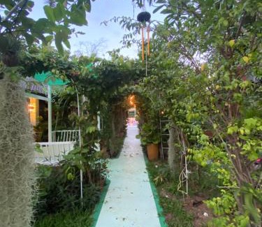 Nong Prue Villa | Bird in the garden Pool Villa