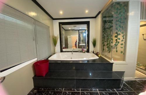 Nong Prue Villa | Bird in the garden Pool Villa