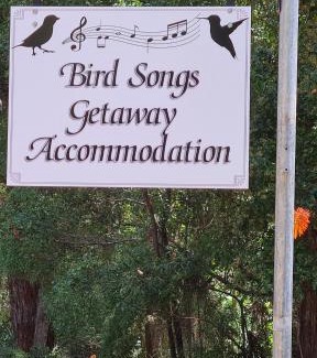 Cabbage Tree Creek House | Bird Songs Getaway Accommodation