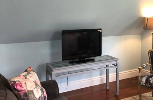 Metro Vancouver Regional District House | Bird Watchers Loft Stay