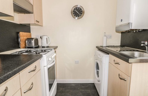 Skinningrove Cottage | BISHOP COTTAGE, pet friendly, country holiday cottage in Skinningrove