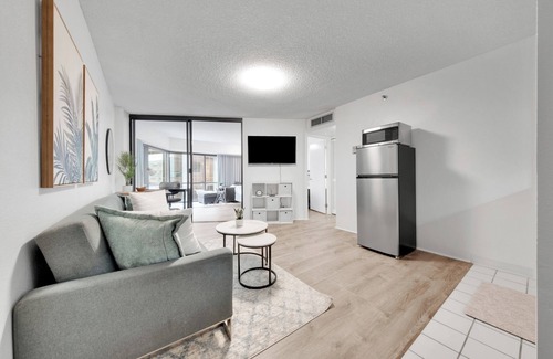 Downtown Honolulu Condo | Bishop Suites @ Executive Centre, Mountain View Suite #3709, Downtown Honolulu