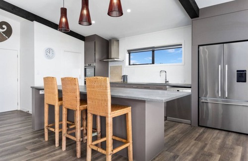 Waiotahi House | Black Bach- Beachfront Paradise Retreat