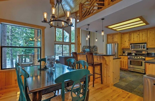 Truckee Cabin | Black Bear by AvantStay | Spacious Lodge in Tahoe Donner w/Game Room & Hot Tub