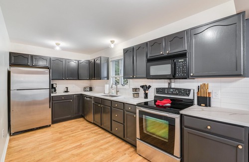 Massanutten House | Black Bear Ridge 6BR w/Hot Tub & Pool Table