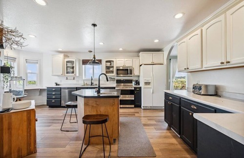 Spearfish House | Black Hills Family Getaway with Game Room for 18!