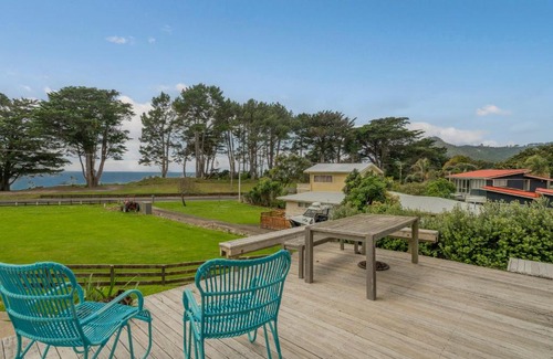 Kuaotunu House | Black House Lookout - Kuaotunu Holiday Home