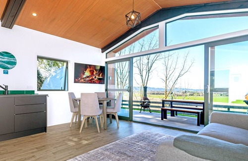 Patutahi Cabin | Black Label Retreats