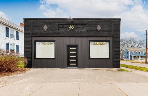 Rutland House | Black Pearl