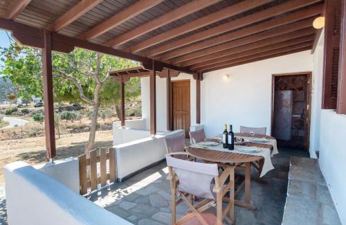 Naxos House | Black Sand