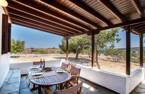 Naxos House | Black Sand