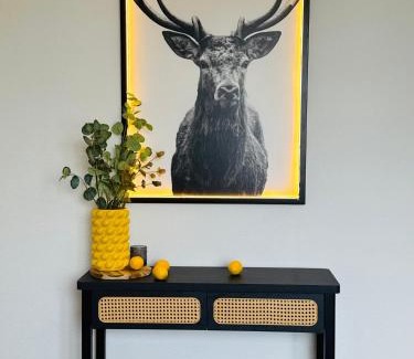 Bielefeld Apartment | Black&Yellow Apartment Bielefeld 24h Check in WLAN Parkplatz ÖPNV