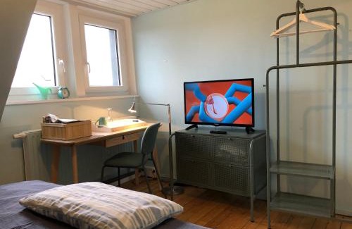 Mainstockheim House | Blaues Zimmer, -keine Küche,-mit grossem Balkon, Bad ist ein Traum, nur 50 Schritte zum Radweg am Main