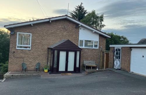 Blaydon on Tyne House | BlaydonBurn - Sleeps 6 - Parking - Garden - HotTub