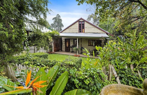 Neerim South Cottage | Blerick Mudbrick Cottage - Spa and Serenity