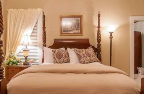 Jacksonville Bed & Breakfast | Blessings on State Bed & Breakfast