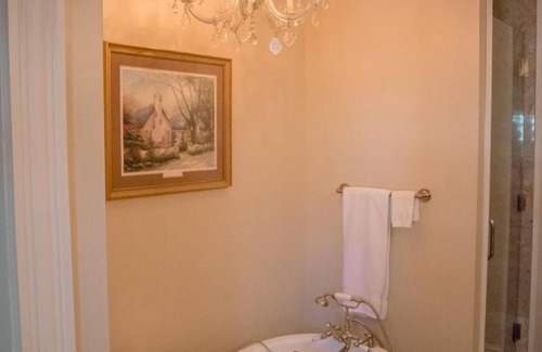 Jacksonville Bed & Breakfast | Blessings on State Bed & Breakfast