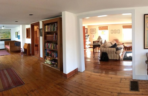 Red Hook Other | Blissful 1848 Farmhouse: AVAILABLE THANKSGIVING 2025