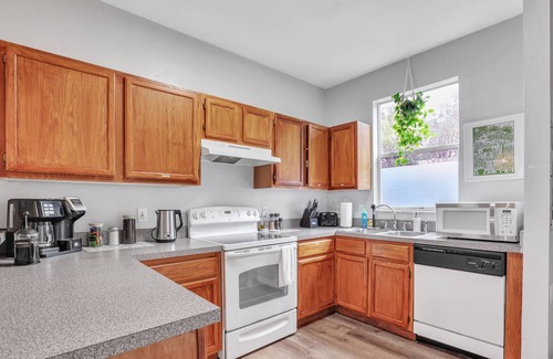 Gainesville Condo | Blissful Haven - Updated & Fully Equipped Condo