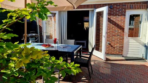 Holwerd House | Blomsteech