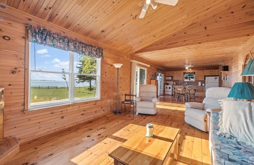 Blooming Point Cottage | Blooming Point Beauty on Tracadie Bay. Family & dog-friendly waterfront cottage!