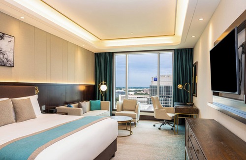 Texas Medical Center Hotel | Blossom Hotel Houston, Curio Collection by Hilton