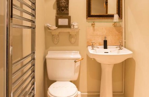 Devizes Bed & Breakfast | Blounts Court Farm