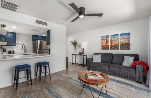 Scottsdale Highlands House | Blue Abode-Old Town Scottsdale-Pool & BBQ Grill