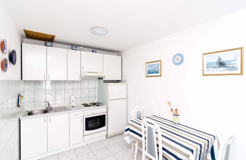 Kuciste Apartment | Blue apartment in Perna, sea view!