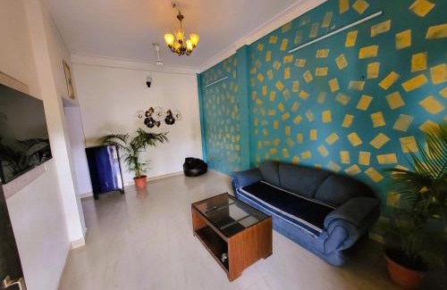 Jabalpur Apartment | Blue Beds Homestay, Exotic 2BHK AC House
