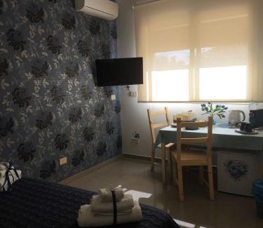 Scordia Bed & Breakfast | Blue Flowers Room