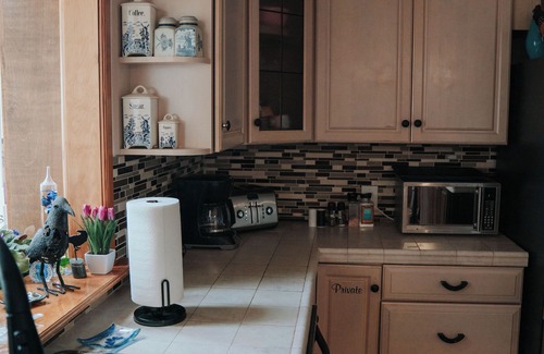 Haines House | Blue Heron luxury home, across from beach, fire pit, gourmet kitchen, large yard