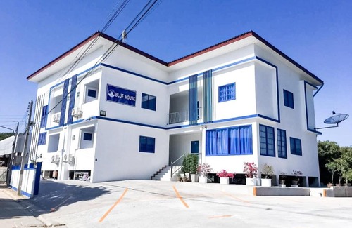 Ang Thong Apartment | Blue House