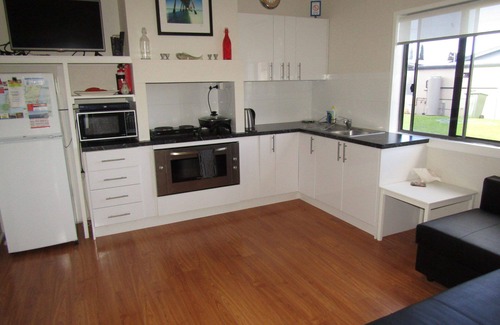 Port Vincent Apartment | BLUE LINE UNIT 5 - Great location! close to all amenities! Off Peak Special!