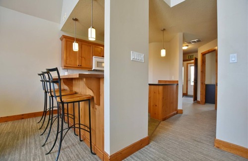The Blue Mountains House | BLUE MOUNTAIN 2 STOREY TOWNHOUSE- STA LICENSE # LCSTR20210000210