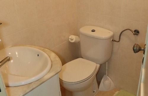 Sacavem Condo | Blue room near Lisbon airport and Oriente train station.