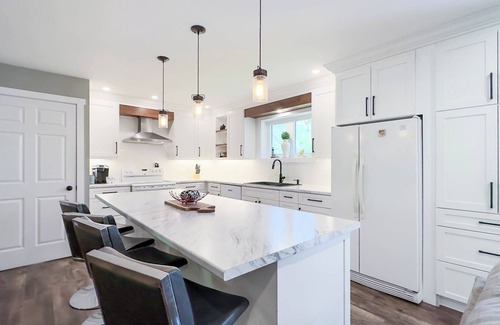 Bayfield Cottage | Blue Skies House - *Cool Games Room*