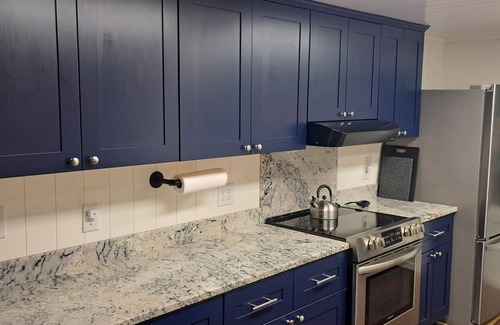 Penrose Cottage | Blue Smoke Cottage - Comfortable Cottage in the Mountains - Hot Tub - Fireplace